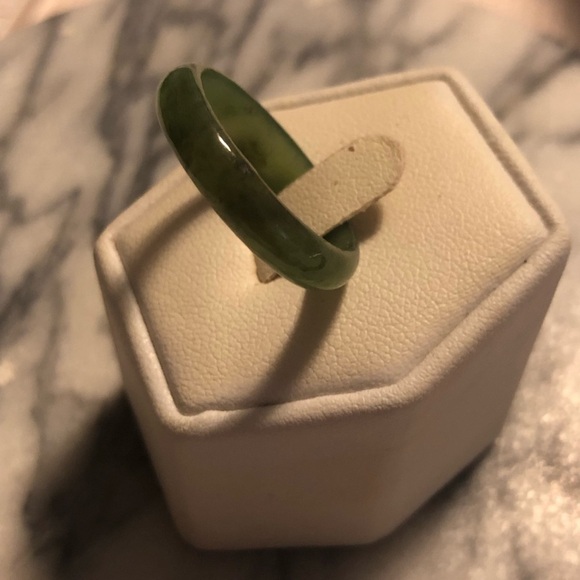 vtg Jade Stone Carved Rounded Band Approx Sz 10.5 - 10.75 - Picture 6 of 7